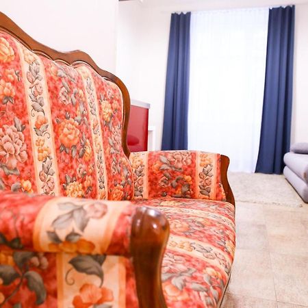 Stefania Apartment Centre Prag Eksteriør billede