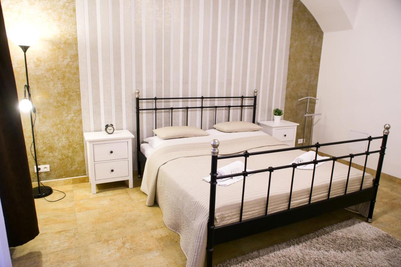 Stefania Apartment Centre Prag Eksteriør billede