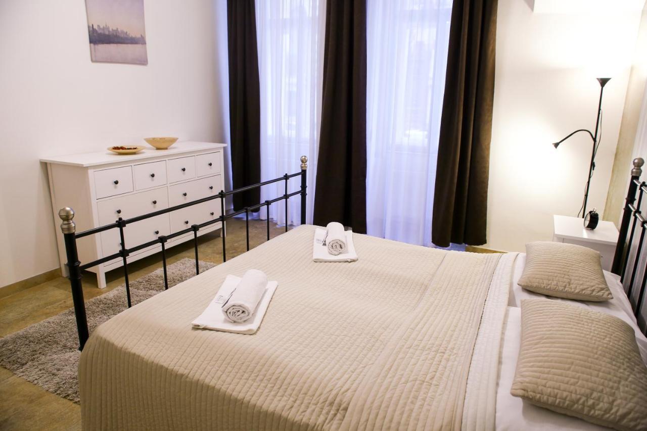 Stefania Apartment Centre Prag Eksteriør billede